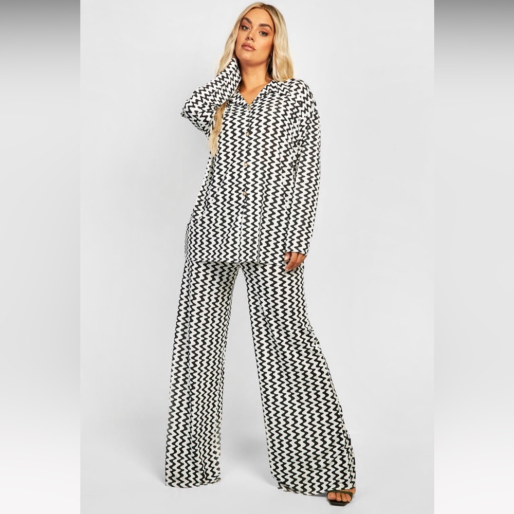 PLUS SLINKY WAVE PANTS TWO-PIECE size 24, brand new